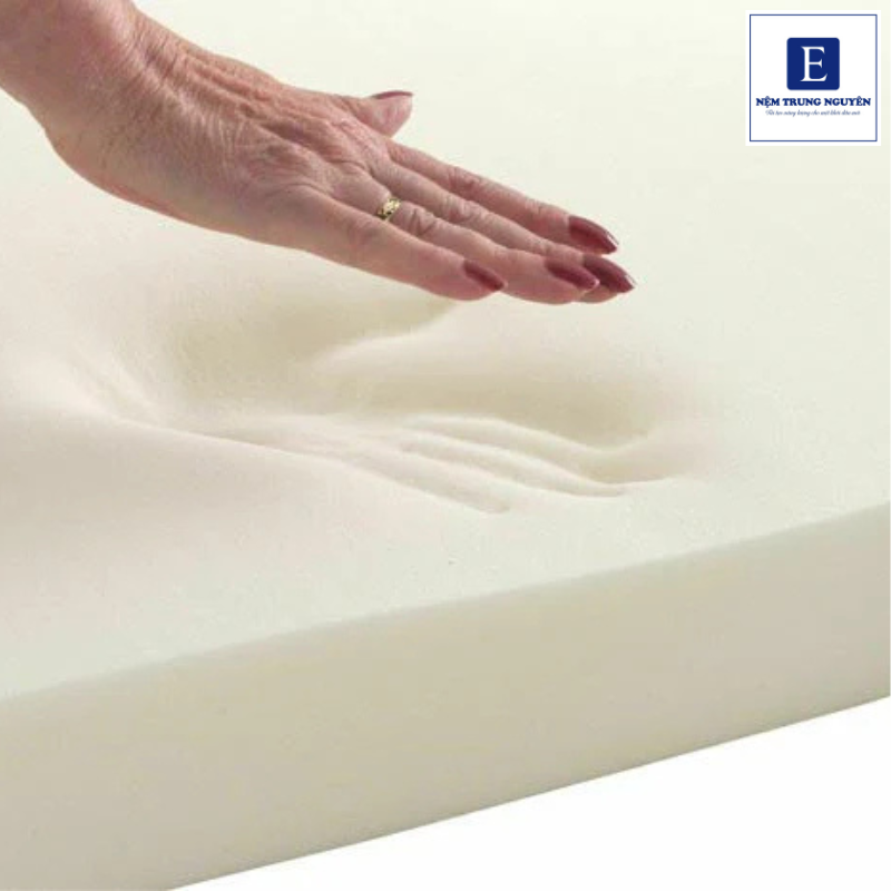 Nệm Memory Foam đặc biệt phù hợp với người bị đau lưng, thoái hóa cột sống hoặc thường xuyên bị tê mỏi khi ngủ