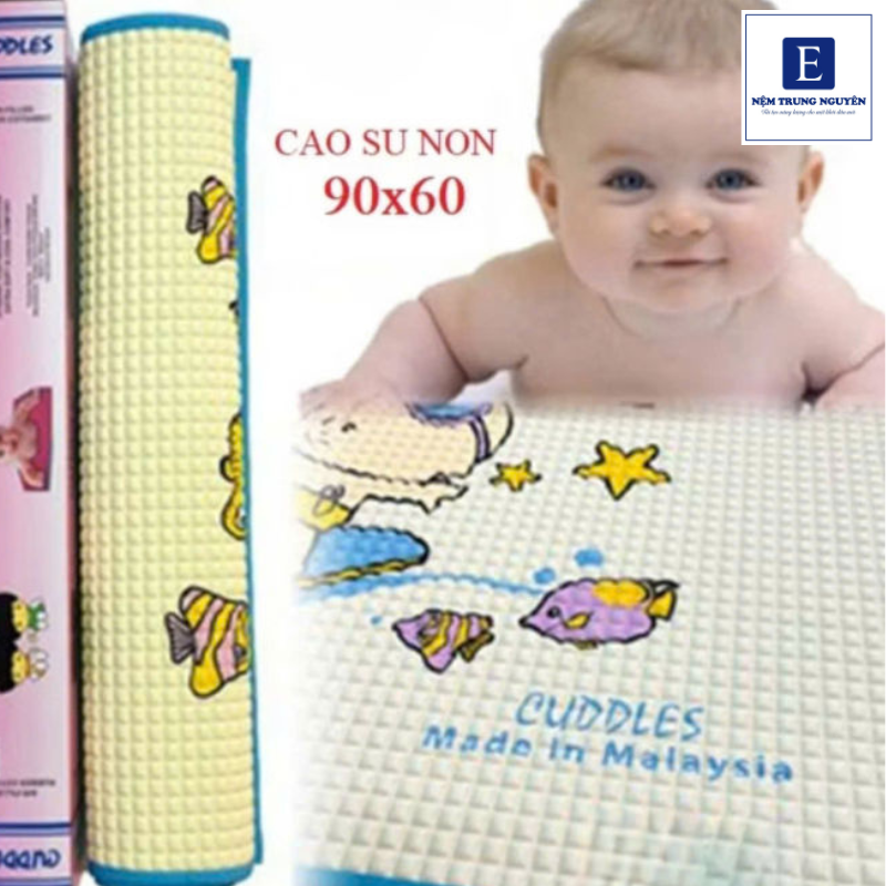 Có thể cho bé nằm tấm lót cao su nhưng không được lạm dụng