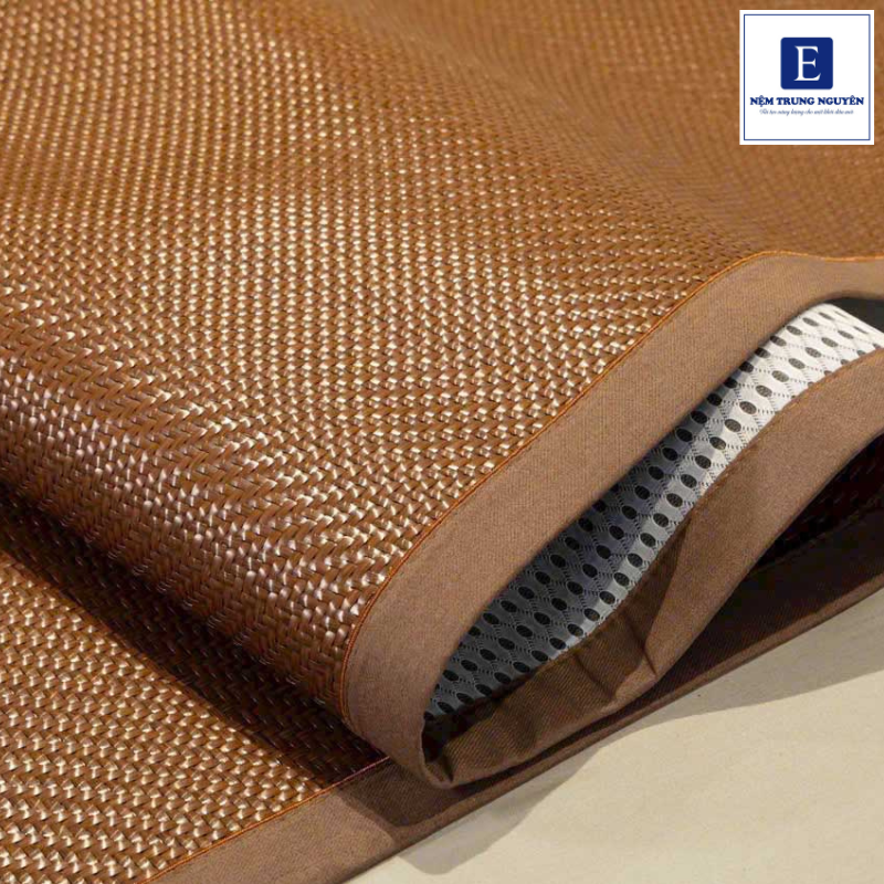 Chiếu điều hòa ngày càng được nhiều gia đình lựa chọn nhờ sự tiện lợi và khả năng hỗ trợ làm mát hiệu quả trong mùa nóng