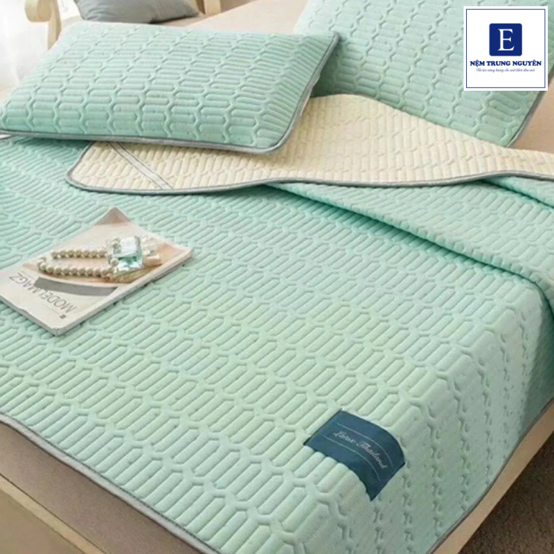 Để chọn được một chiếc chiếu điều hòa phù hợp, bạn không nên chỉ nhìn vào giá mà cần cân nhắc nhiều yếu tố như chất liệu, độ mát và độ bền