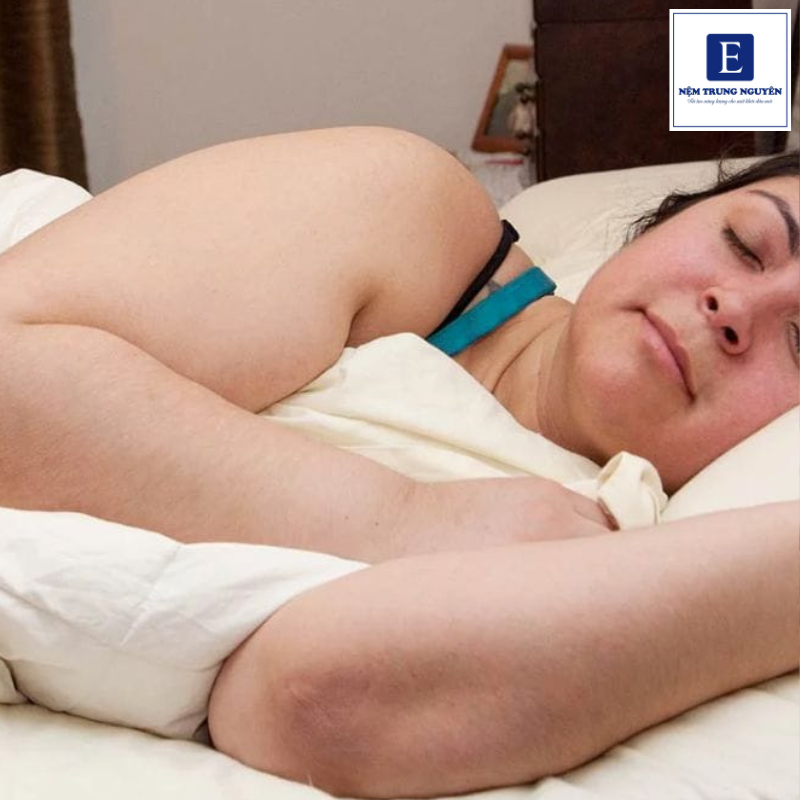 Người nặng cân cần chọn nệm phù hợp để đảm bảo nâng đỡ tốt, hạn chế lún võng và bảo vệ cột sống, từ đó giúp giấc ngủ sâu và thoải mái hơn mỗi đêm