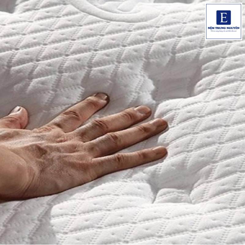 Cảm giác cơ thể bị lún quá sâu trên nệm