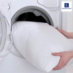 Tùy vào từng loại ruột gối mà có cách giặt khác nhanh giúp ruột gối sạch và kéo dài tuổi thọ