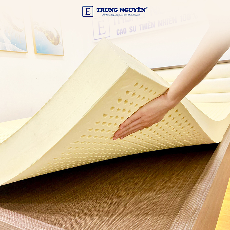 Làm khô nệm cao su bị ướt nhanh chóng