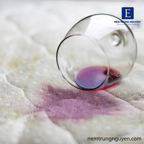 Nệm cao su có thấm nước không? là câu hỏi khá nhiều người quan tâm