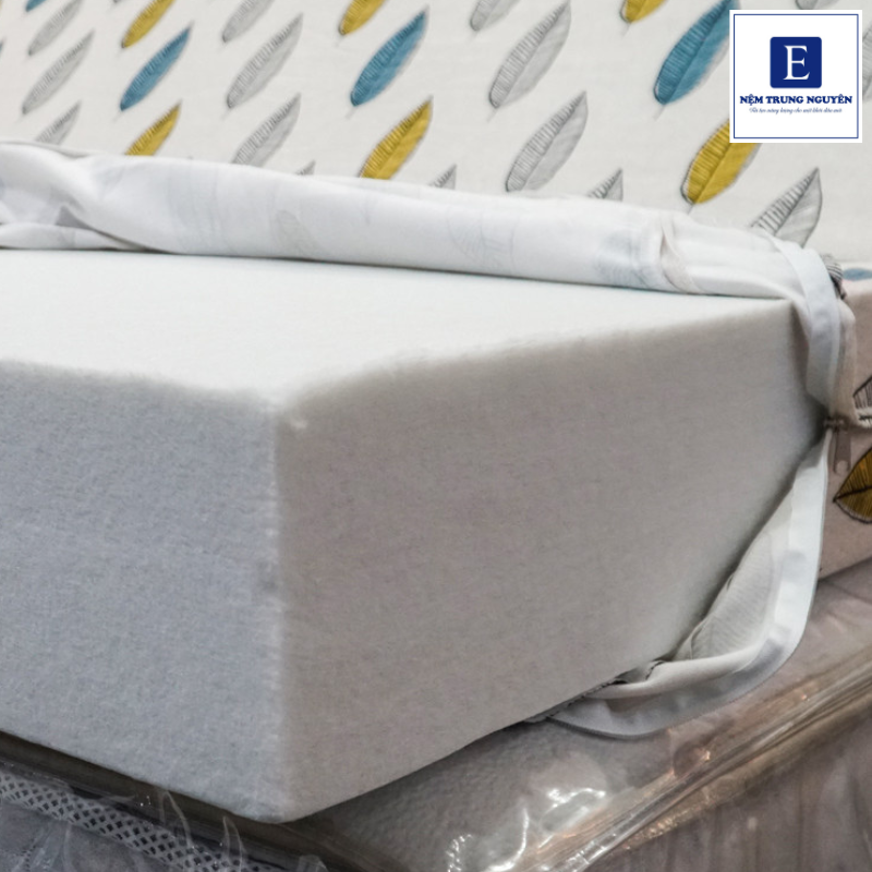 Vệ sinh đệm bông ép định kỳ giúp loại bỏ bụi bẩn, vi khuẩn và giữ cho nệm luôn khô thoáng, sạch sẽ