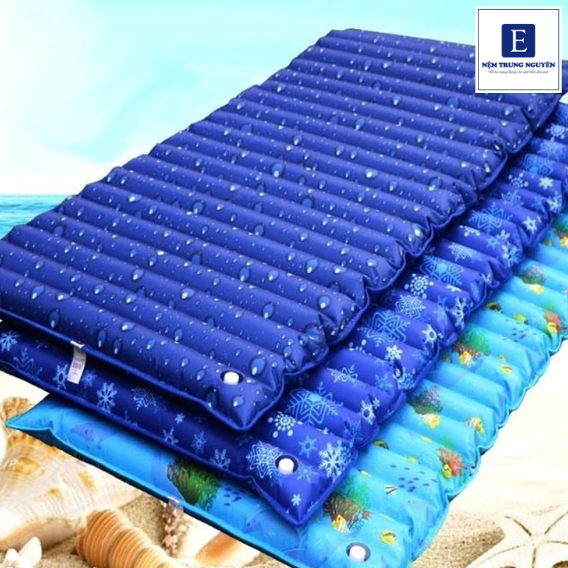 Nệm nước là loại nệm có phần lõi chứa nước thay vì các vật liệu truyền thống như cao su, foam hay lò xo