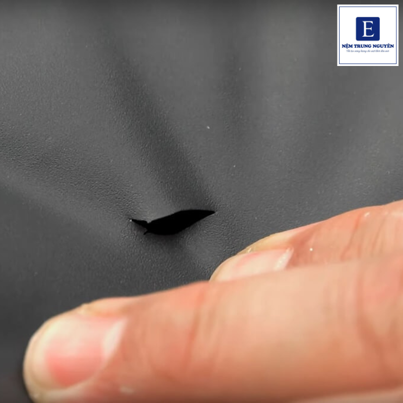 Nguyên nhân nệm hơi bị xì có thể là do bị vật nhọn đâm thủng