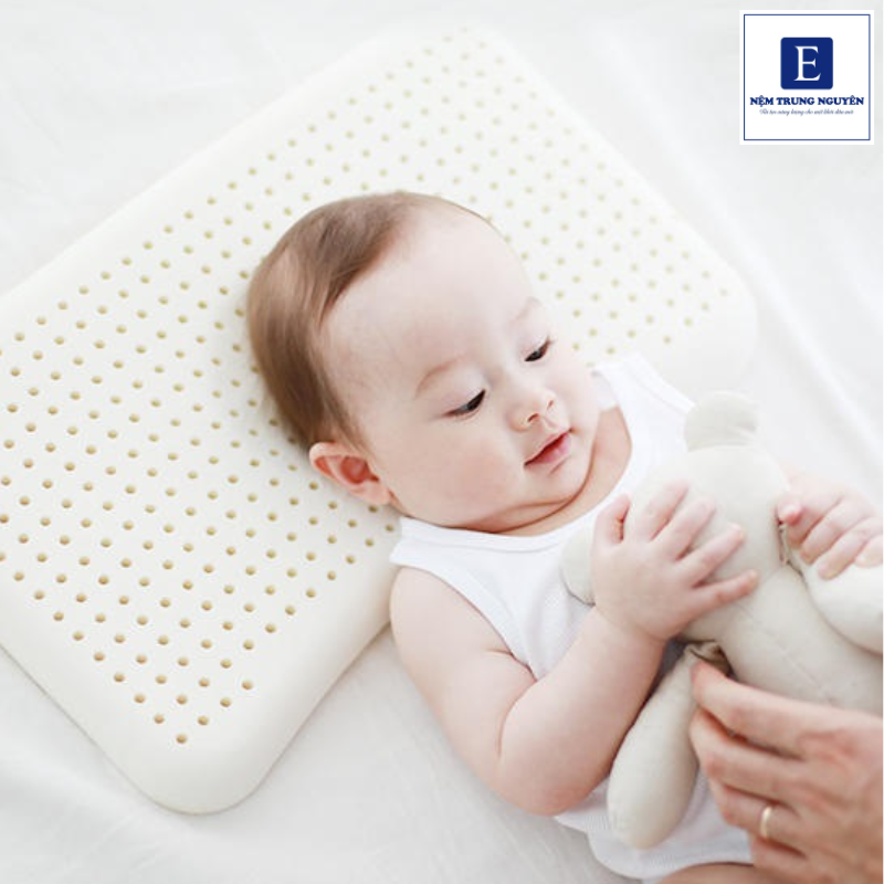 Trẻ có thể bắt đầu làm quen với gối từ khoảng 3 tháng tuổi trở lên