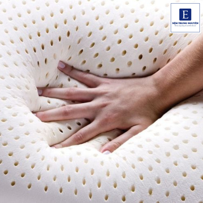 Để chọn được một chiếc gối cao su non phù hợp, bạn không nên chỉ dựa vào cảm giác khi nằm thử mà cần đánh giá dựa trên nhiều yếu tố quan trọng