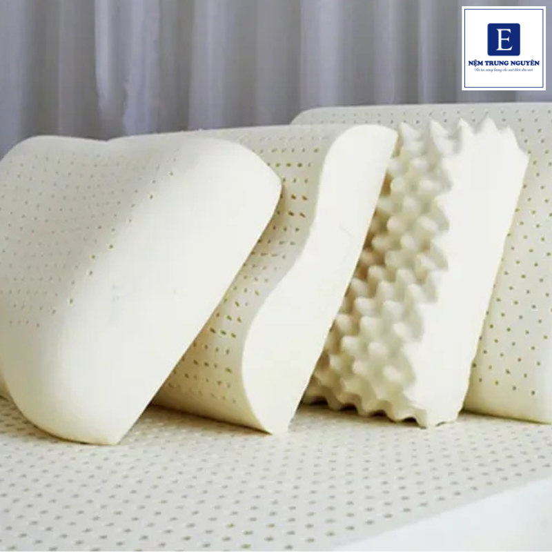 Gối cao su non là loại gối được sản xuất từ foam hoạt tính (memory foam) – một chất liệu đặc biệt có khả năng đàn hồi chậm và ghi nhớ hình dạng
