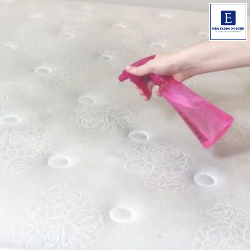 Vệ sinh nệm đúng cách giúp giữ nệm sạch thoáng, hạn chế ẩm mốc và duy trì độ bền lâu dài