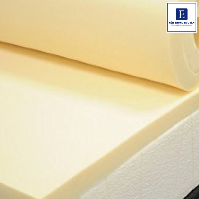 Điểm nổi bật của nệm mút nằm ở khả năng phân tán áp lực cơ thể tương đối hiệu quả