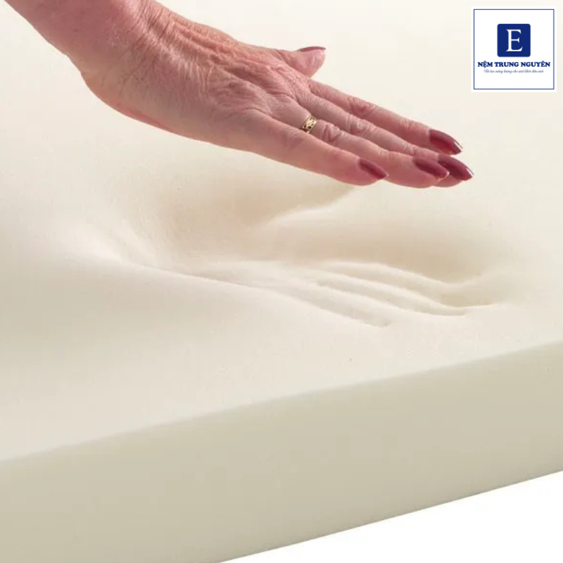 Mật độ foam ảnh hưởng đến khả năng chịu lực, độ bền, trọng lượng và cảm giác nằm của nệm